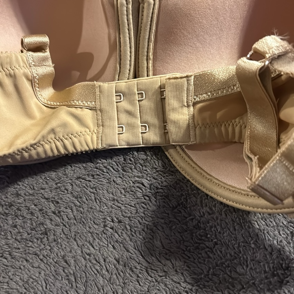 Chantelle 1241 Basic Invisible Molded Underwire B… - image 4